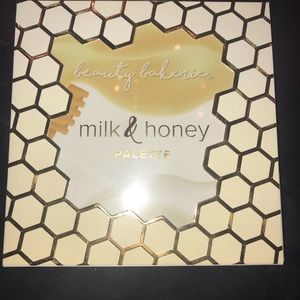 Beauty Bakerie highlighter pallet